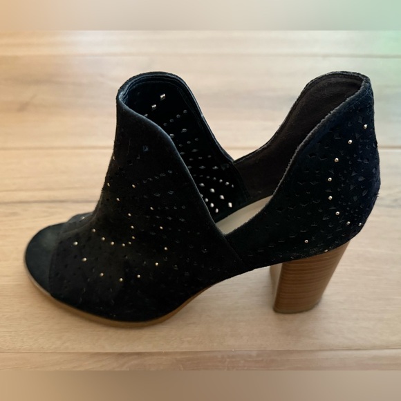 Fergalicious by Fergie Black Cut-Out Booties Size 9 - Picture 2 of 8